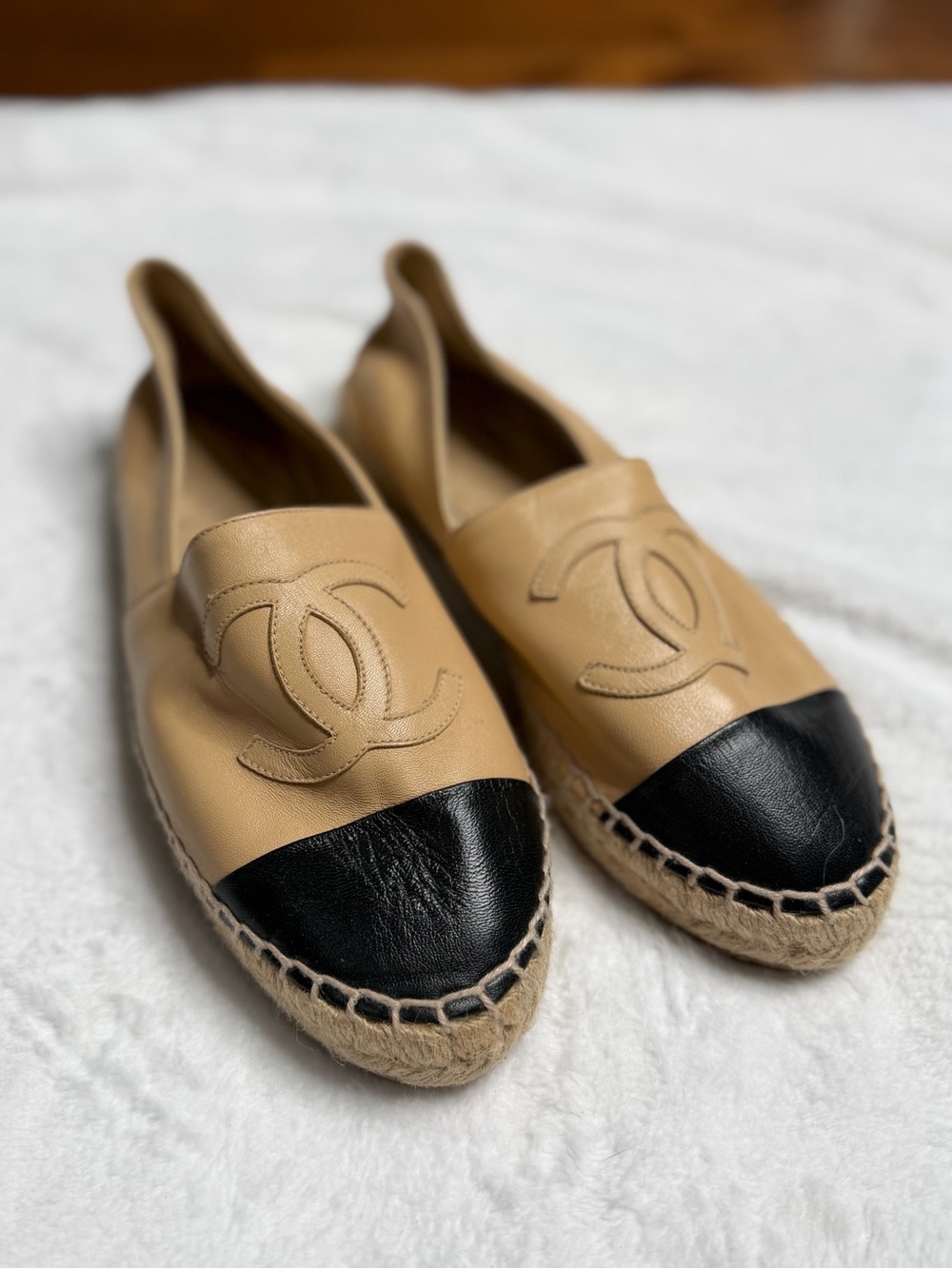 CHANEL Beige/Black Lambskin CC logo Espadrilles Flats | size 37 - Picture 3 of 8